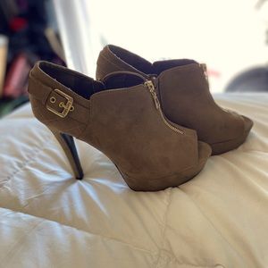 G By Guess Peep Toe Side Zip Booties with Quilted Accents, gold zippers 4" heel.